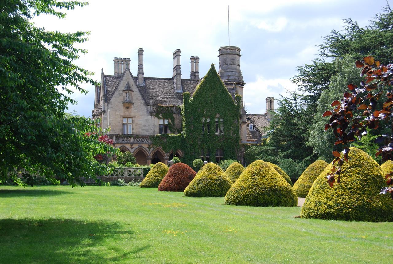 Manor By The Lake Cheltenham Exterior photo