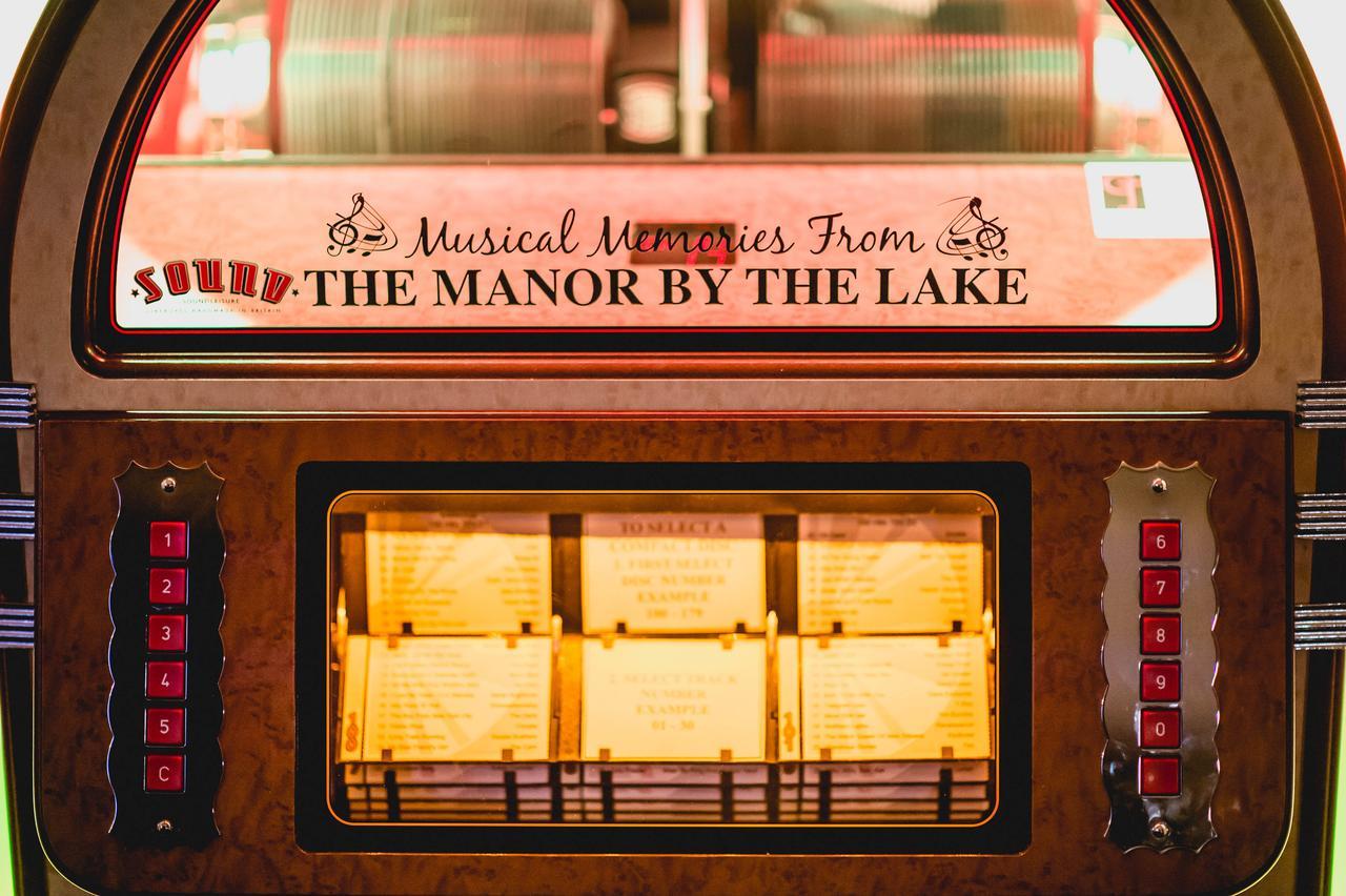 Manor By The Lake Cheltenham Exterior photo