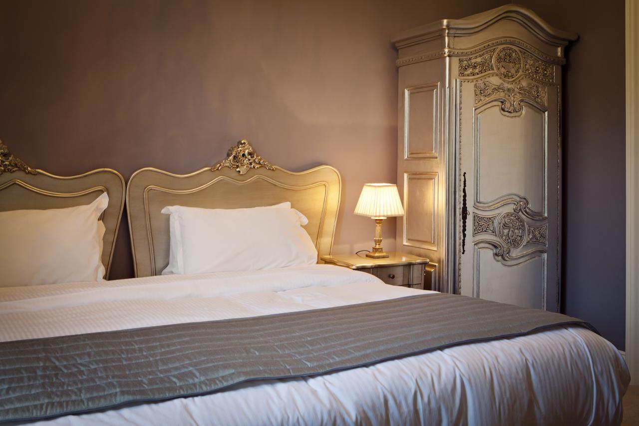 Manor By The Lake Cheltenham Room photo